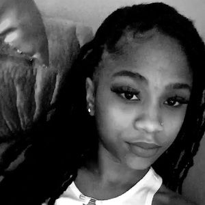 Meet your Posher, Amira